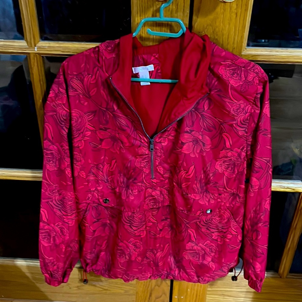 Pre-Owned Streetwear Society, Men size Large in great condition.